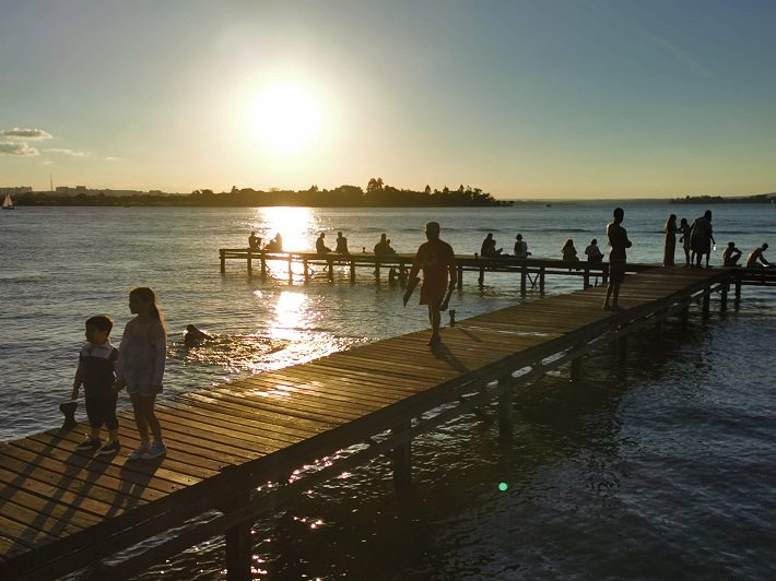 10 parques públicos para conhecer em Brasília 17 Pier do Parque Ecológico Dom Bosco, Brasília