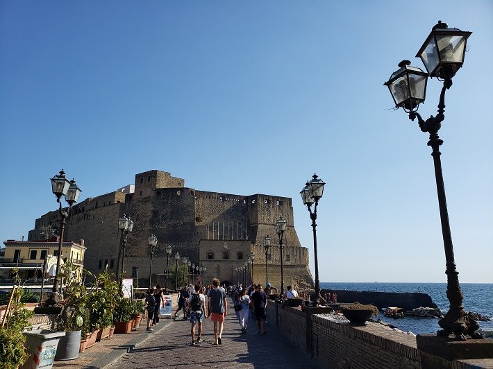 Nápoles: roteiro de 1 dia pela terra natal da Pizza 19 Castel dell'Ovo, Nápoles, Itália