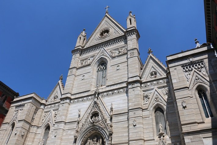 Nápoles: roteiro de 1 dia pela terra natal da Pizza 5 Catedral de São Januario, Duomo di Napoli, Nápoles, Itália