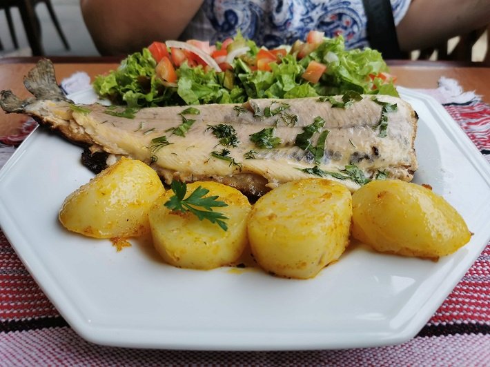 Onde comer em Penedo? Confira 5 restaurantes bem avaliados 2 Koskenkorva, Truta ao Molho Kosk, Penedo